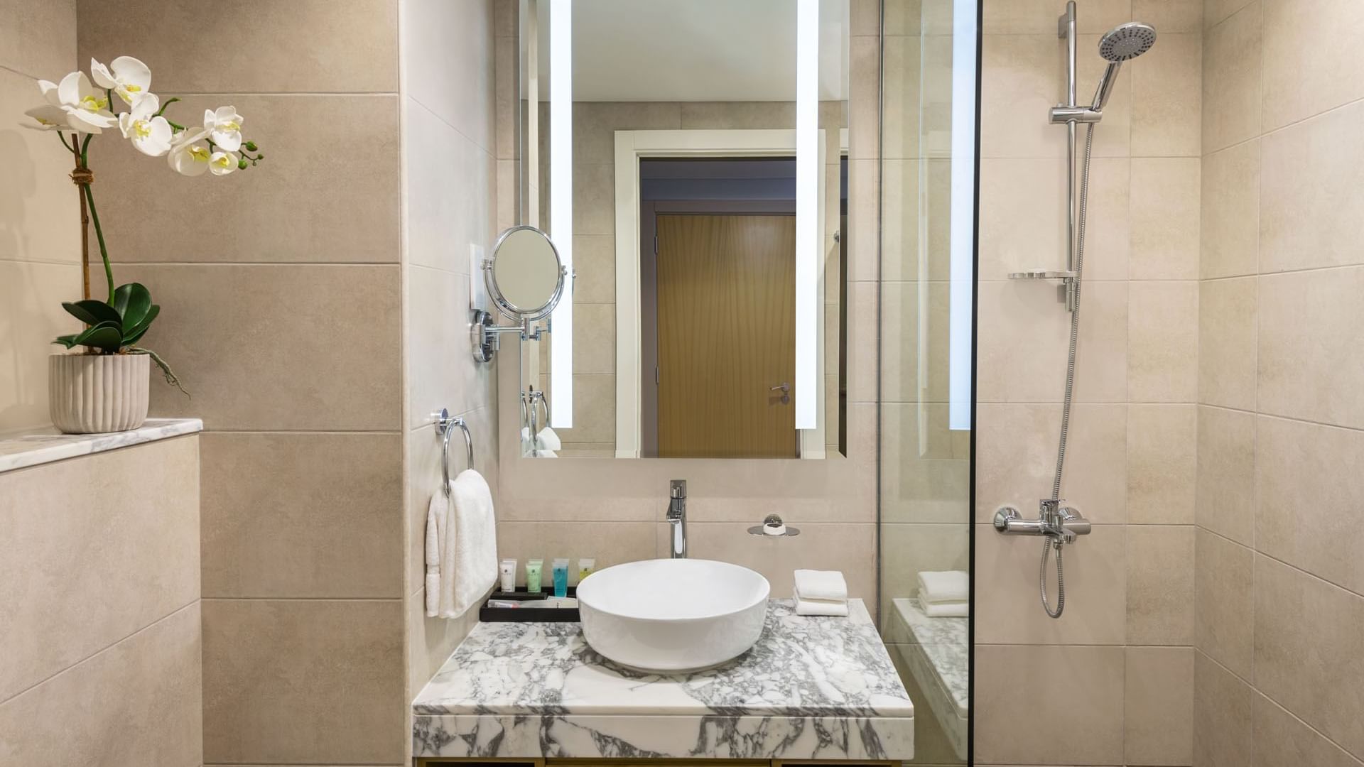 Damac Maison Aykon City Dubai kupatilo.jpg