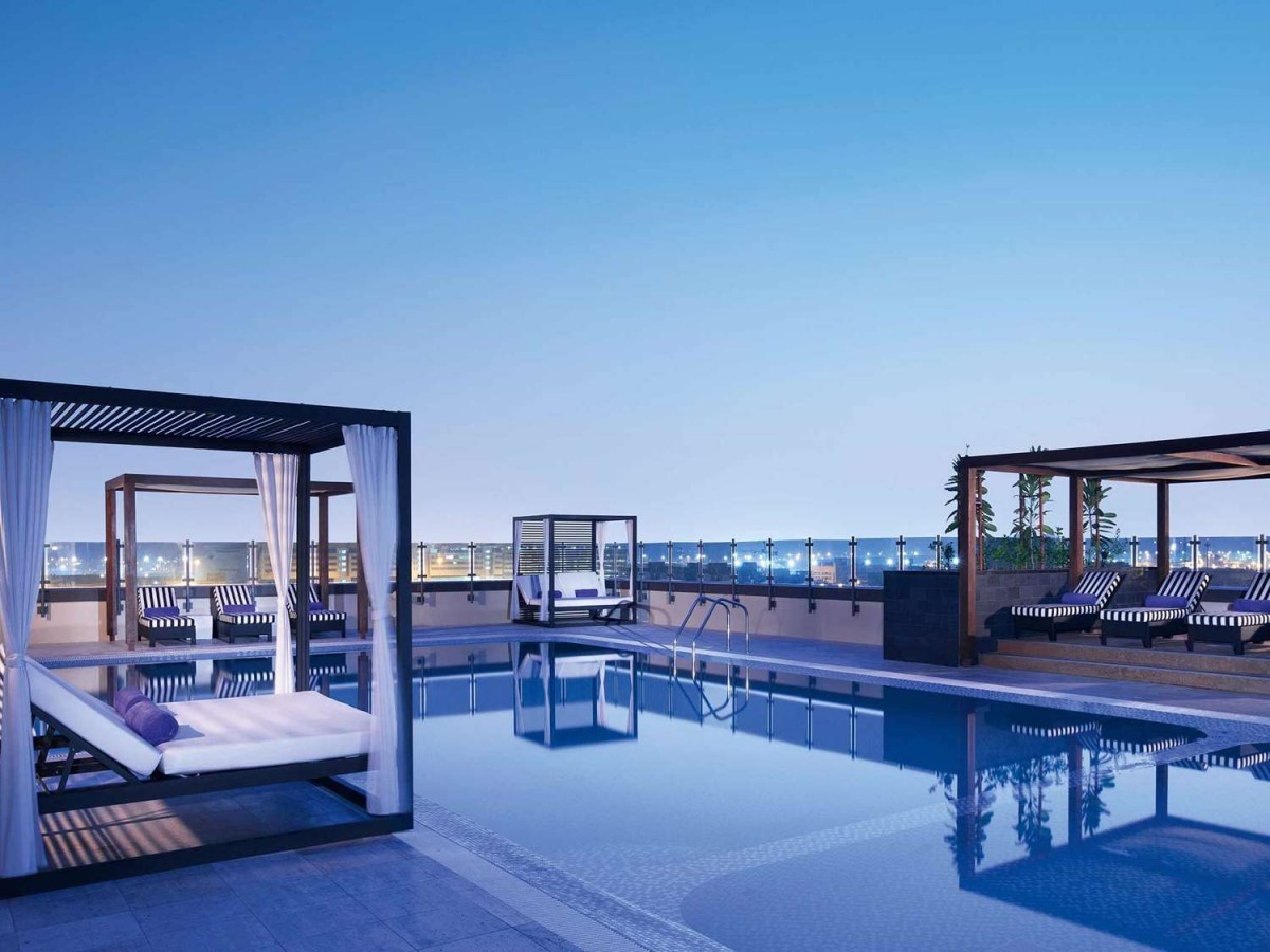Pullman Dubai Creek City Centre Hotel bazen.jpg