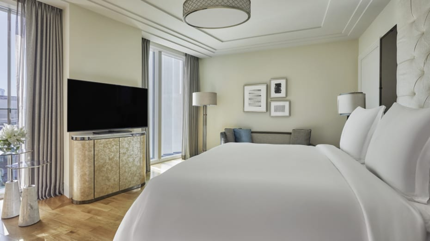 Four Seasons Hotel Abu Dhabi at Al Maryah Island spavaća soba apartmana.jpg