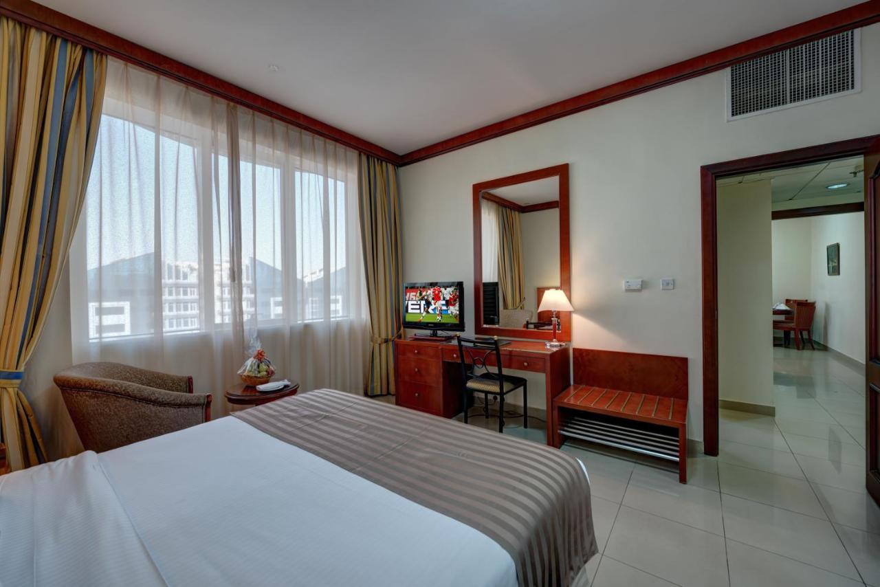 Mourouj Hotel Apartments spavaća soba apartmana.jpg