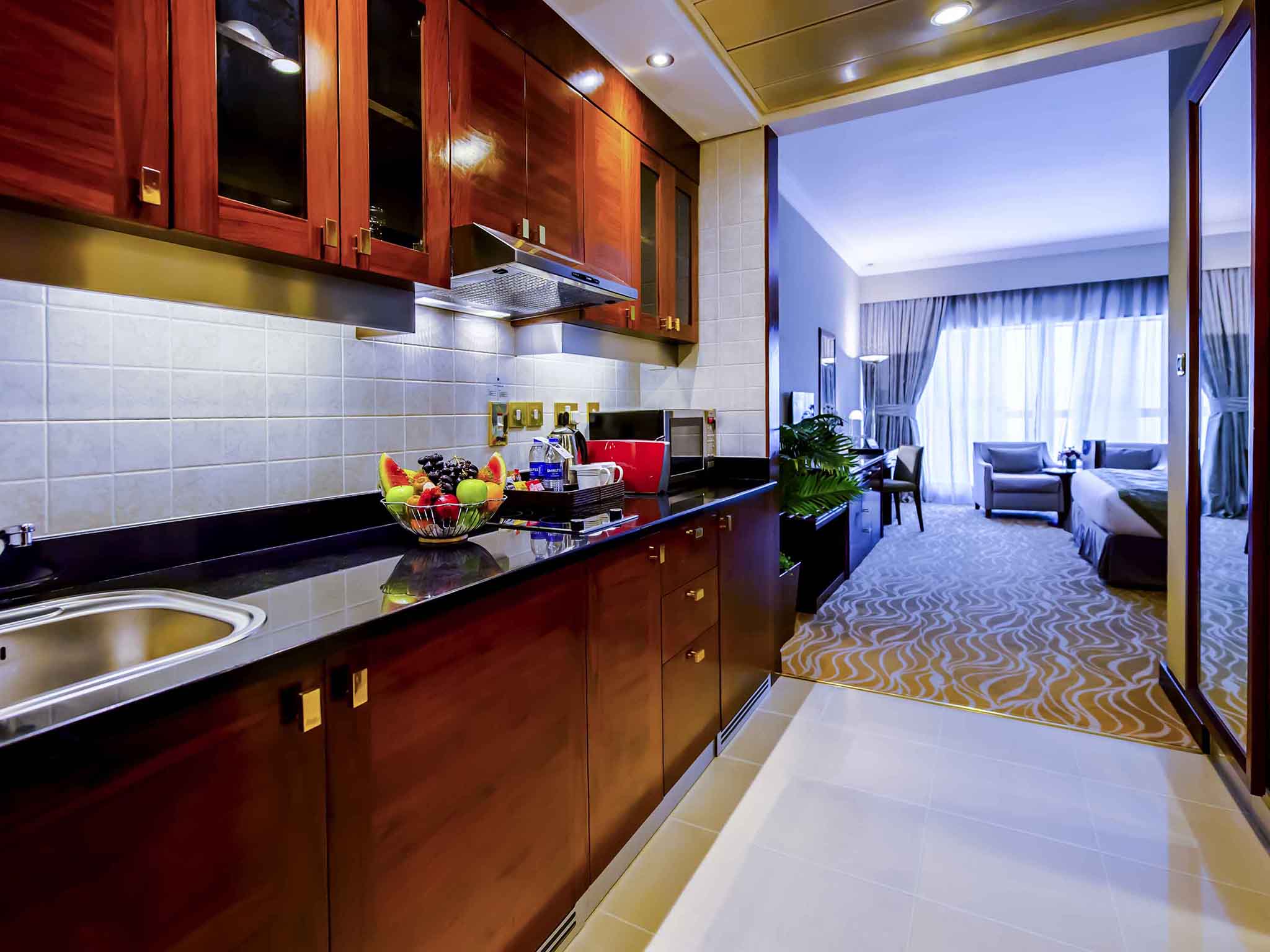 Majlis Grand Mercure Residence Abu Dhabi kuhinja.jpg