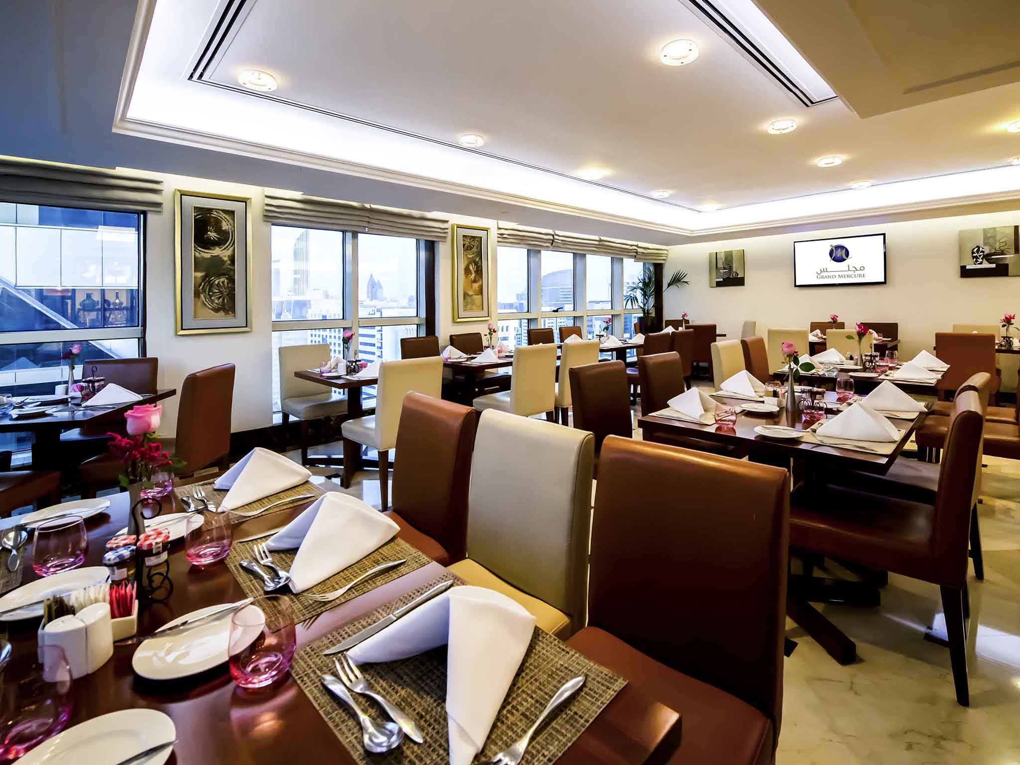 Majlis Grand Mercure Residence Abu Dhabi restoran.jpg