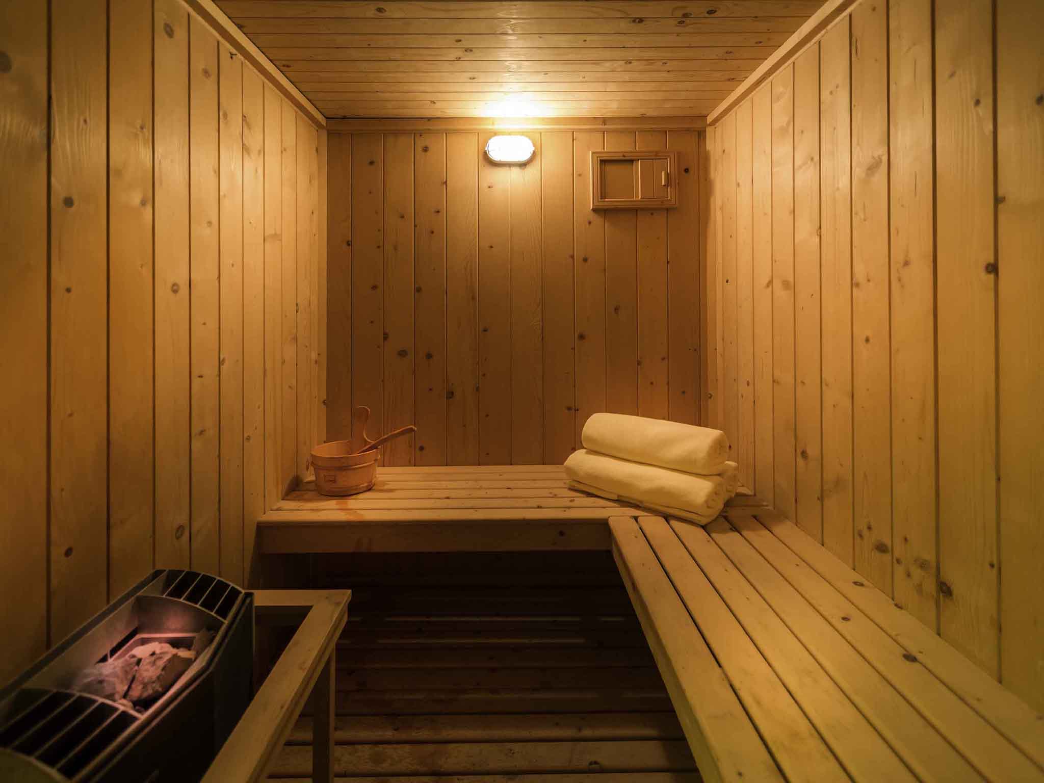 Majlis Grand Mercure Residence Abu Dhabi sauna.jpg