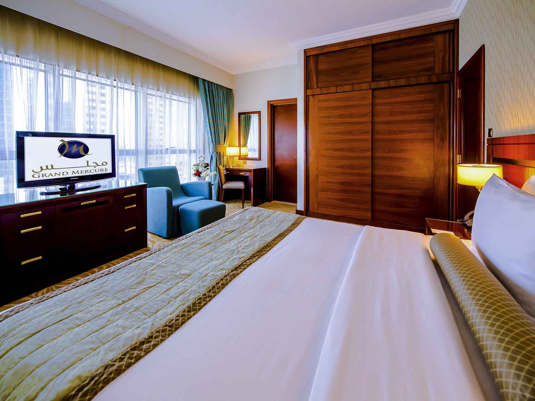 Majlis Grand Mercure Residence Abu Dhabi spavaća soba apartmana.jpg