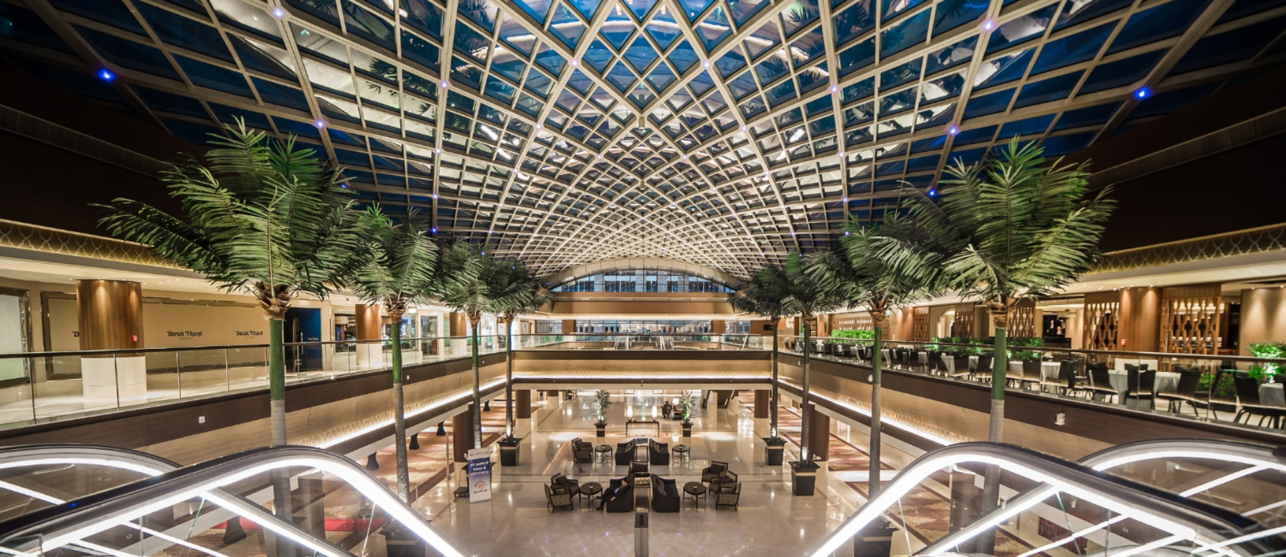 Dusit Thani Abu Dhabi lobi.jpg