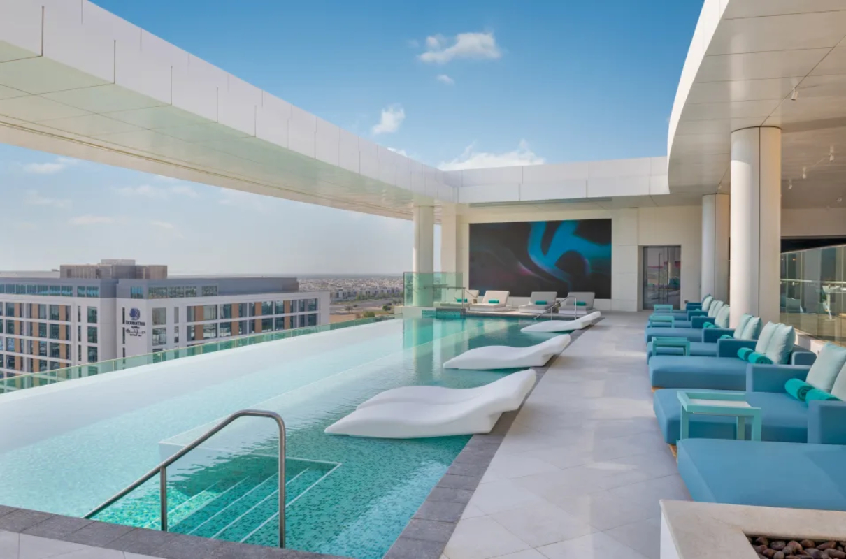 The WB Abu Dhabi, Curio Collection by Hilton Hotel izled bazena.jpg