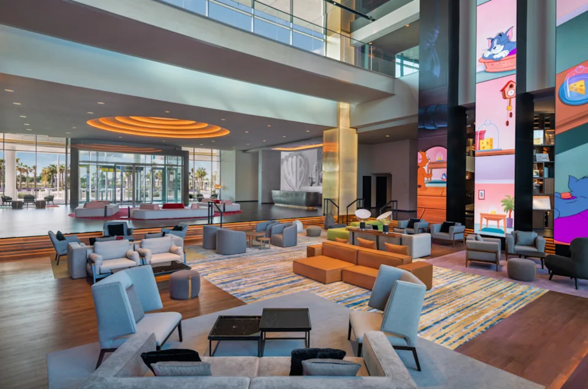 The WB Abu Dhabi, Curio Collection by Hilton Hotel lobi.jpg