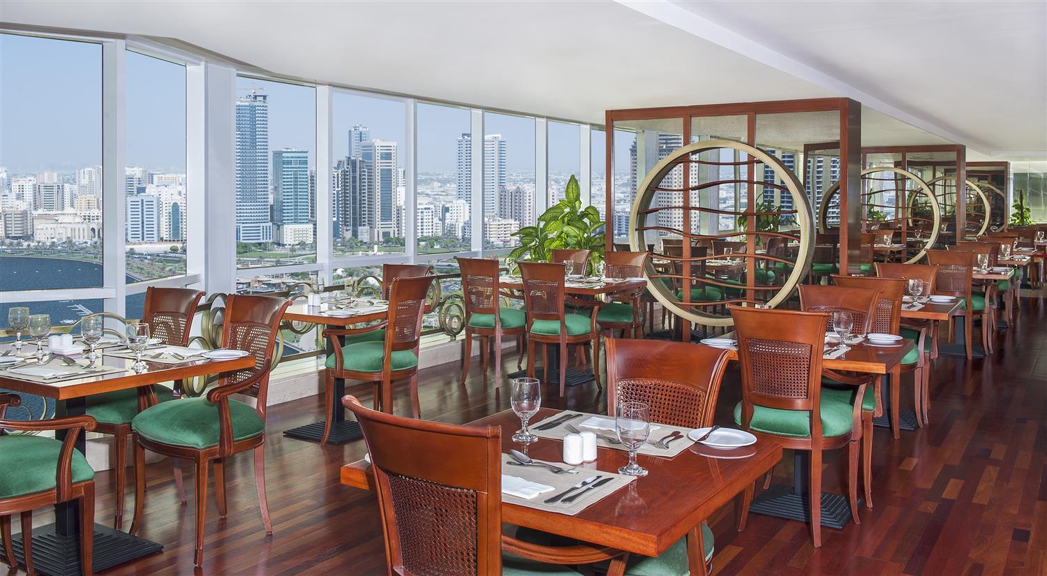 Golden Tulip Sharjah Hotel Apartments-Pogled iz restorana.jpg
