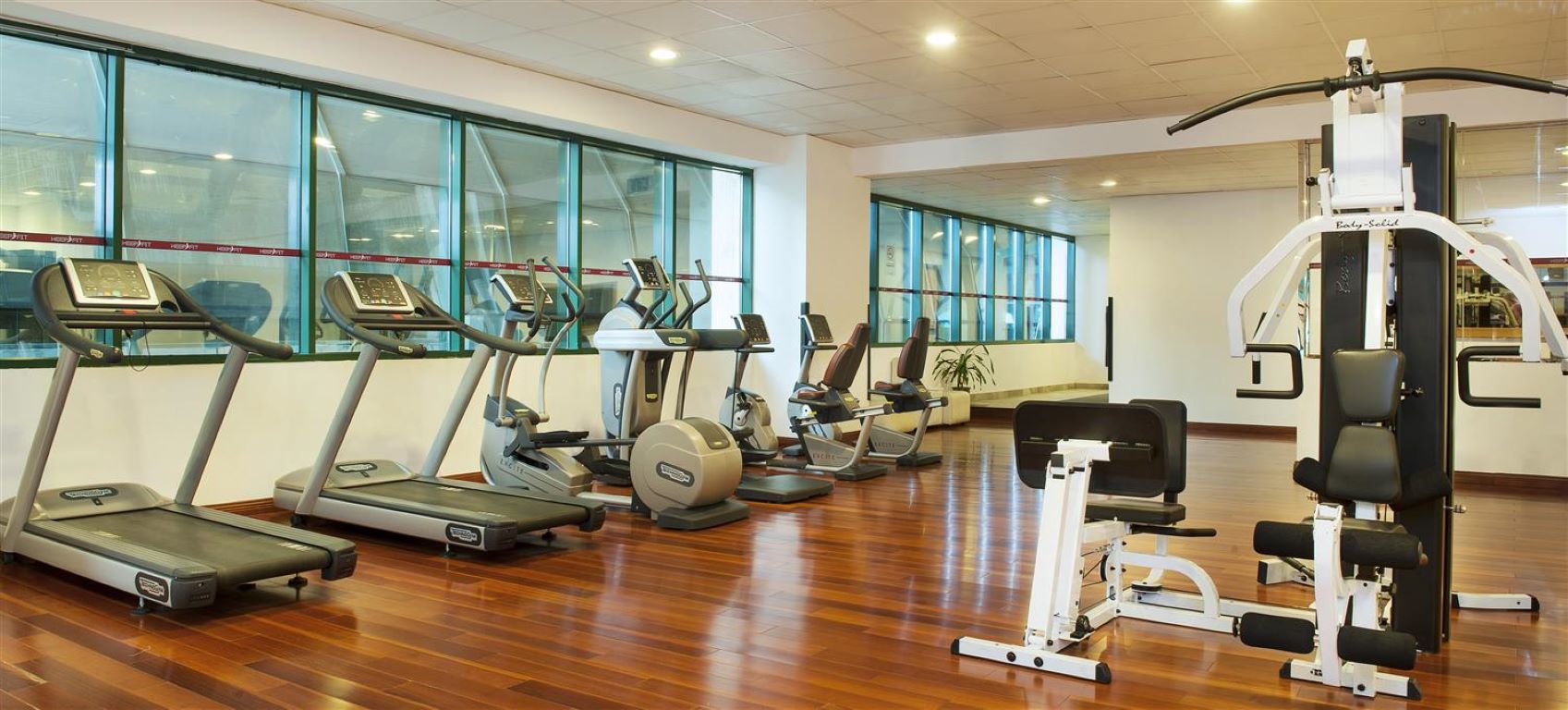 Golden Tulip Sharjah Hotel Apartments-Teretana.jpg