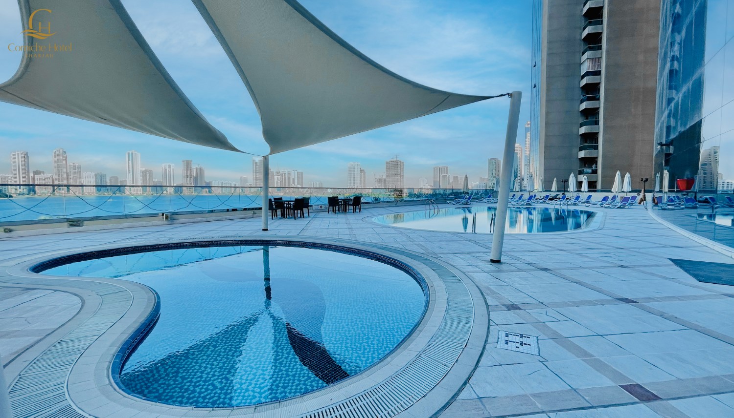 Corniche Hotel Sharjah-Bazeni.jpg