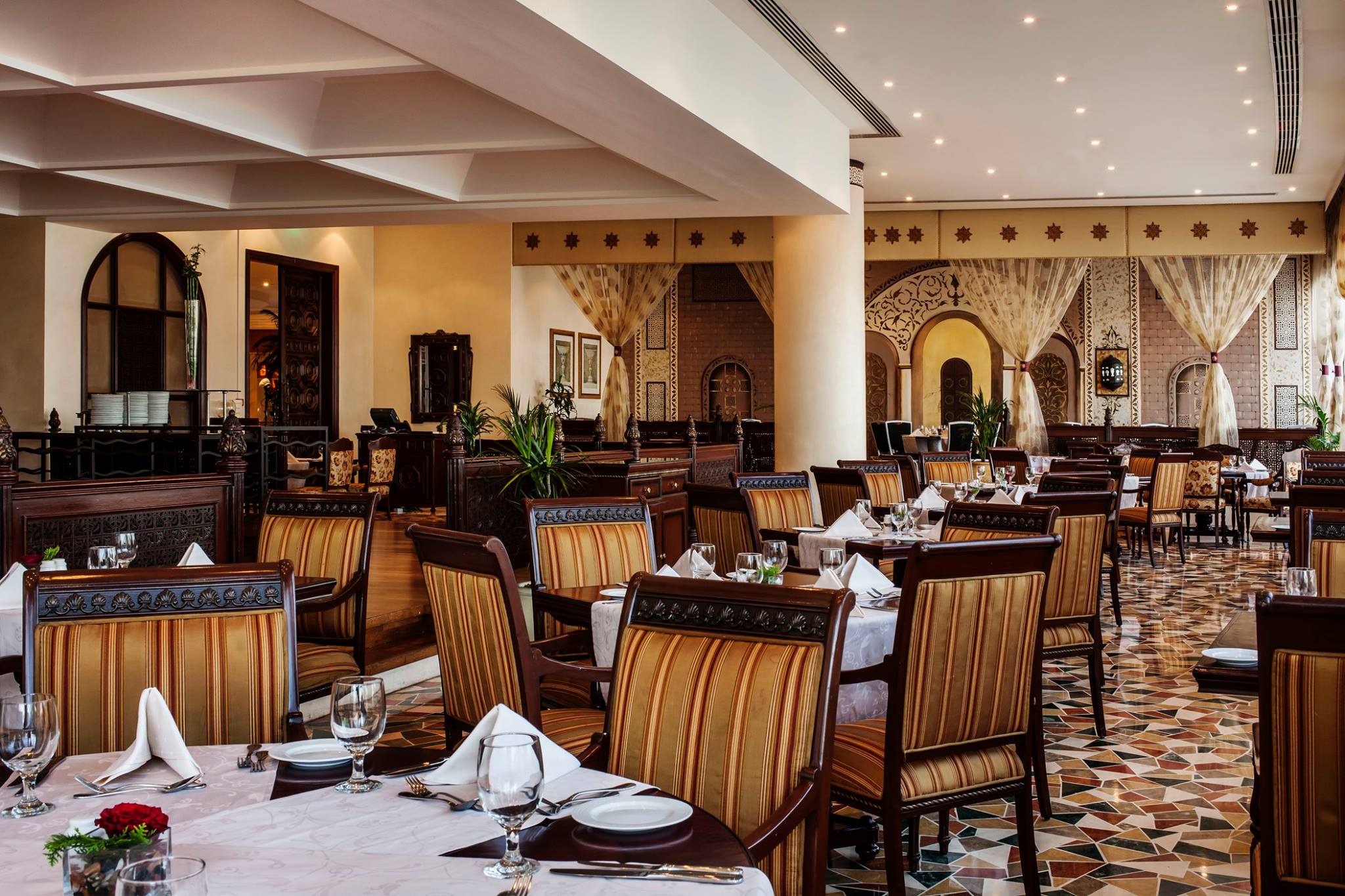 Corniche Hotel Sharjah-Iranski restoran.jpg