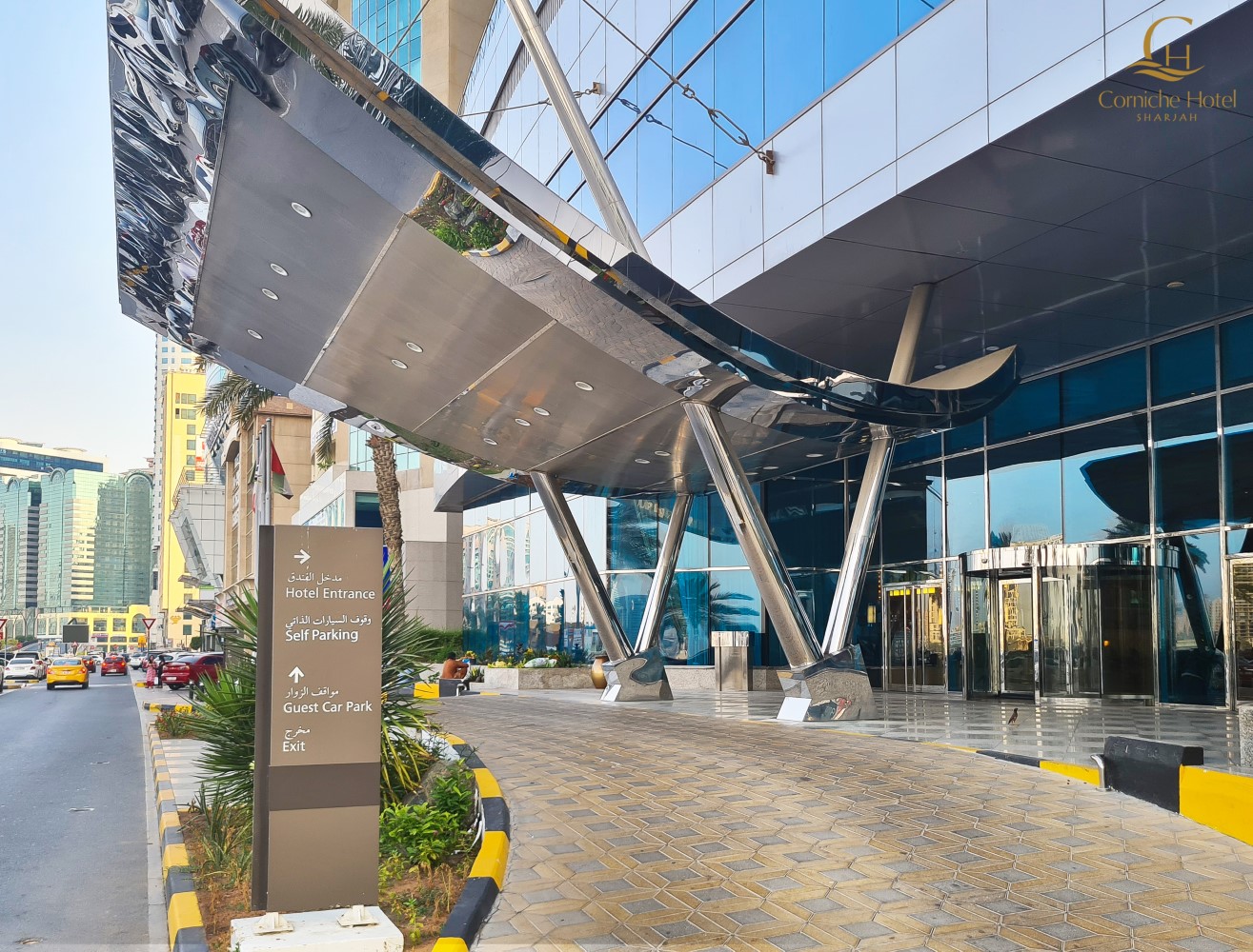 Corniche Hotel Sharjah-Ulaz u hotel.jpg