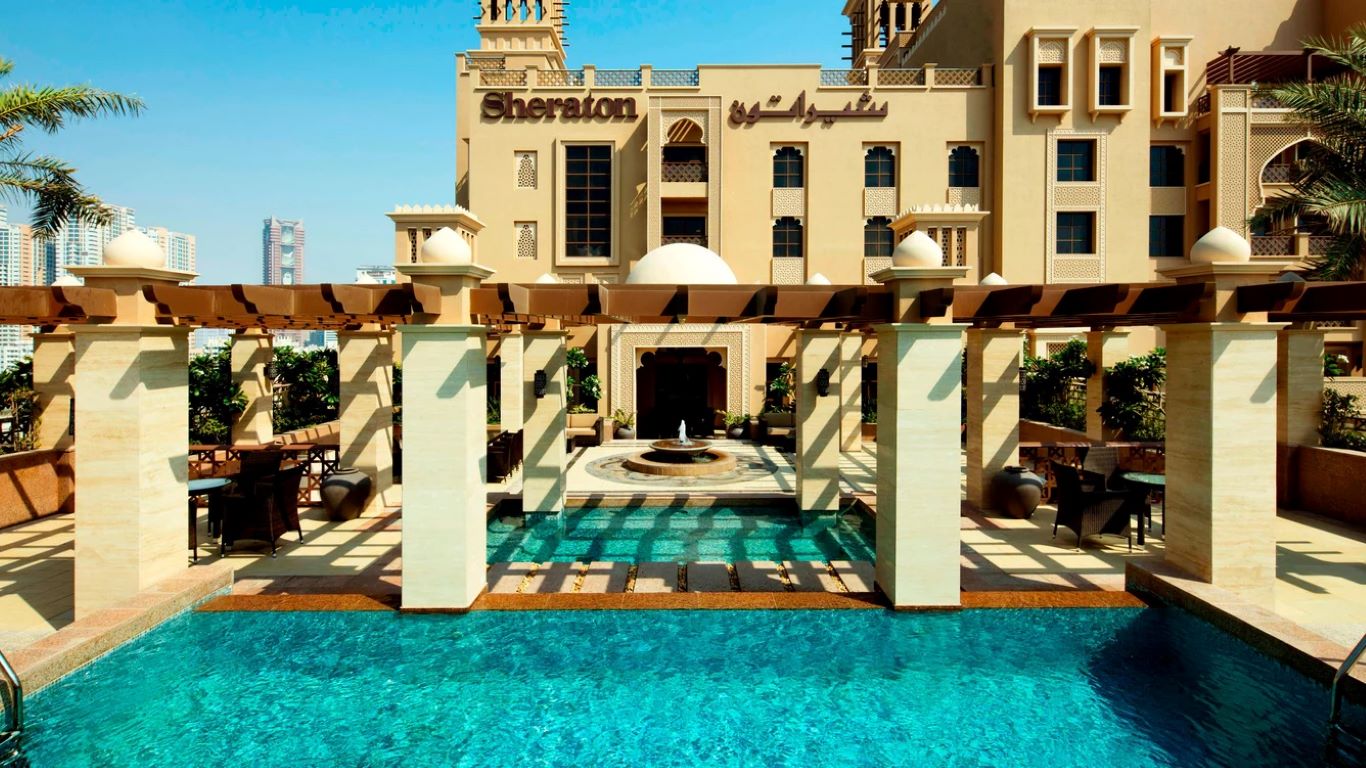 Sheraton Sharjah Beach Resort & Spa-Bazen.jpg