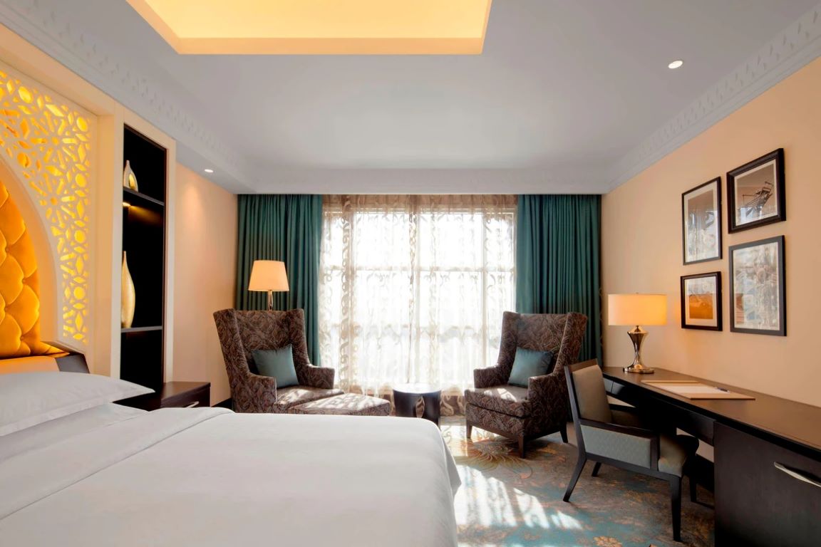 Sheraton Sharjah Beach Resort & Spa-Deluxe soba.jpg
