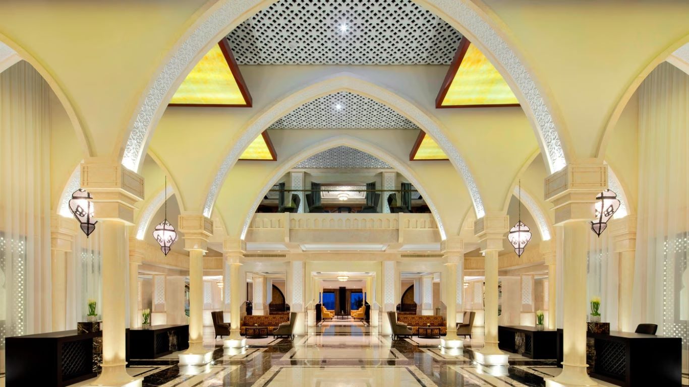 Sheraton Sharjah Beach Resort & Spa-Enterijer hotela.jpg