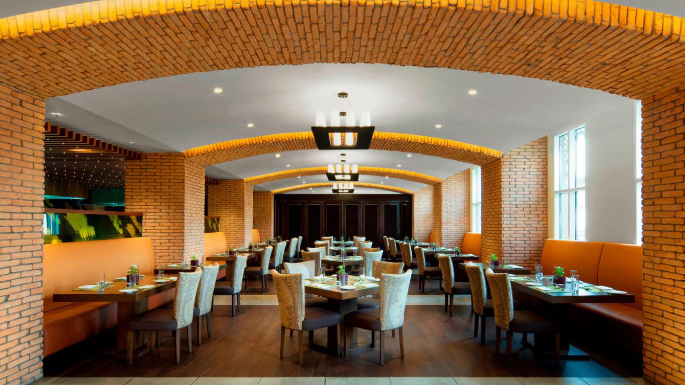 Sheraton Sharjah Beach Resort & Spa-Glavni restoran.jpg