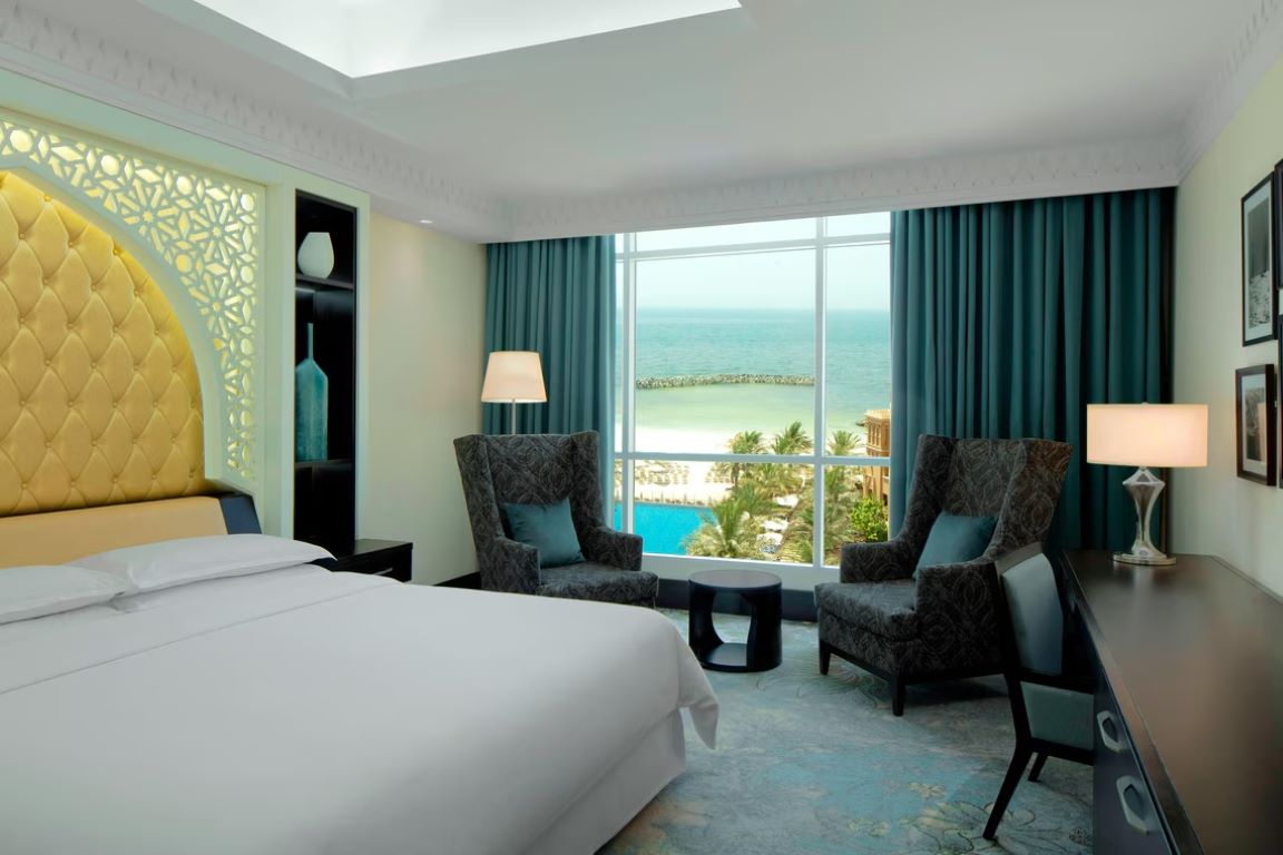 Sheraton Sharjah Beach Resort & Spa-Superior deluxe pogled more.jpg