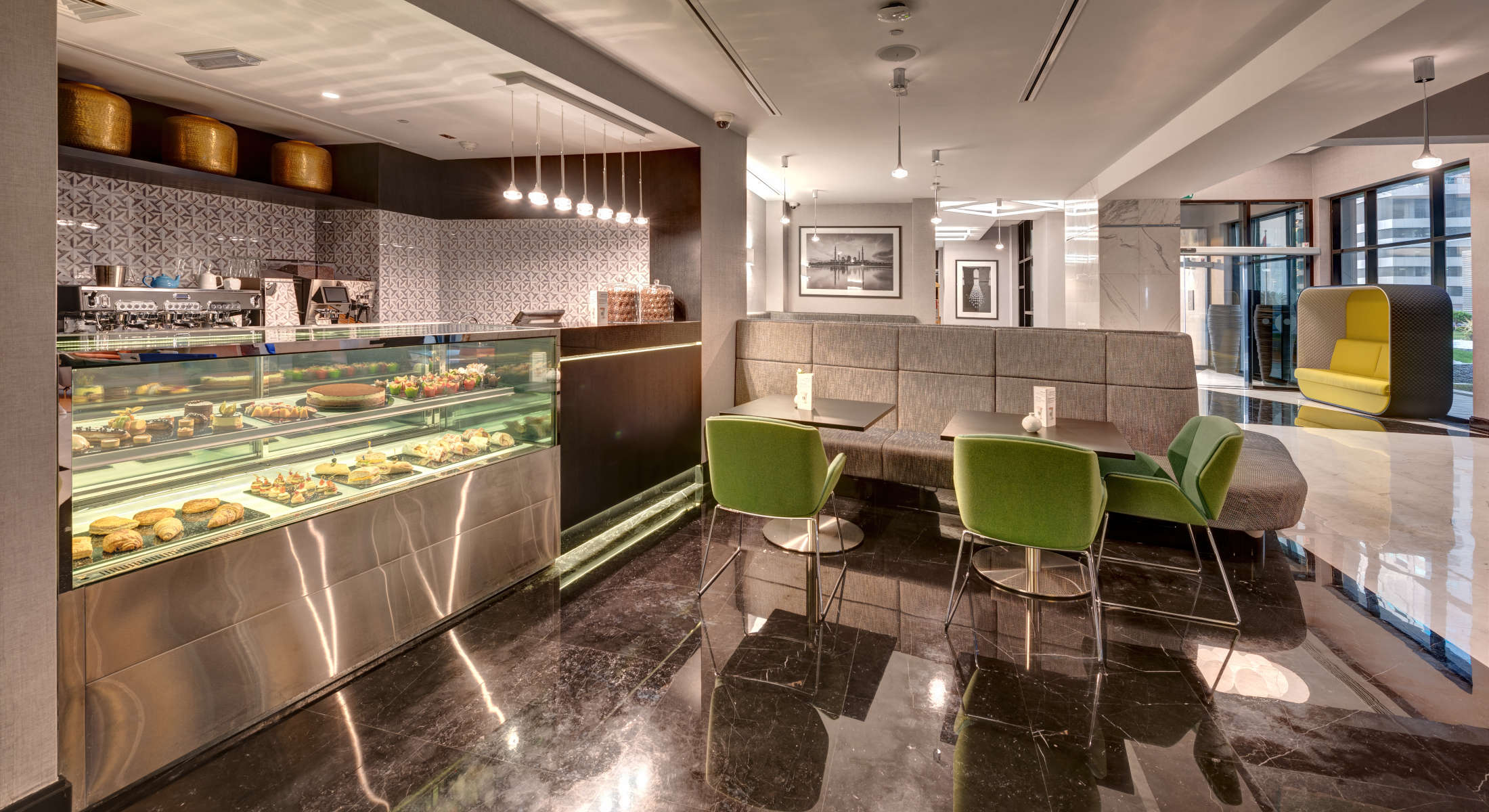 Novotel Sharjah Expo Center-Kafe bar.jpg