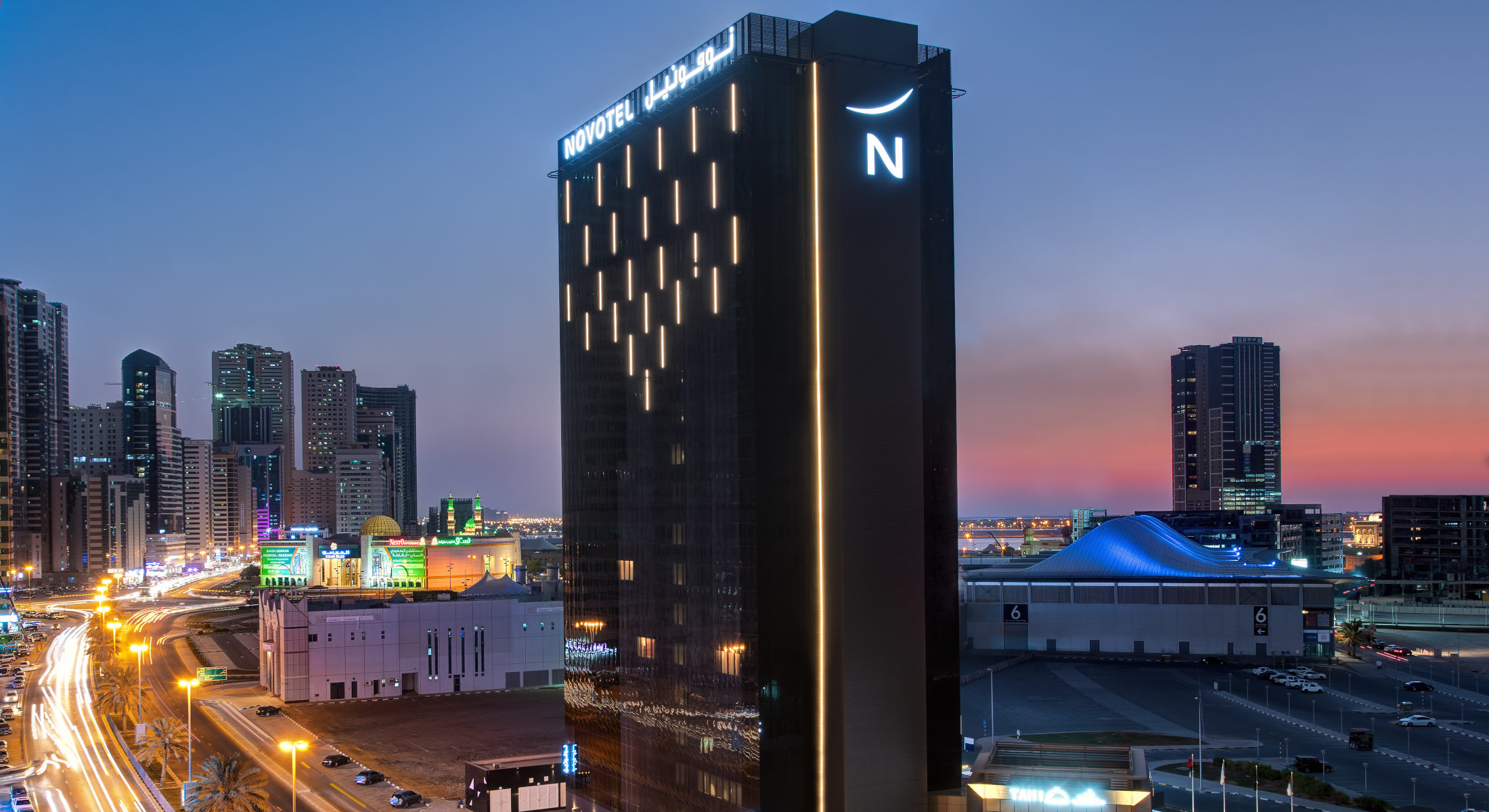 Novotel Sharjah Expo Center-Zgrada hotela.jpg