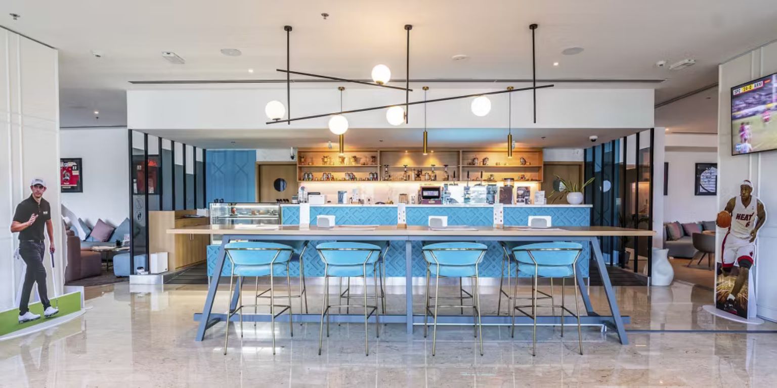 Occidental Sharjah Grand-Bar.jpg