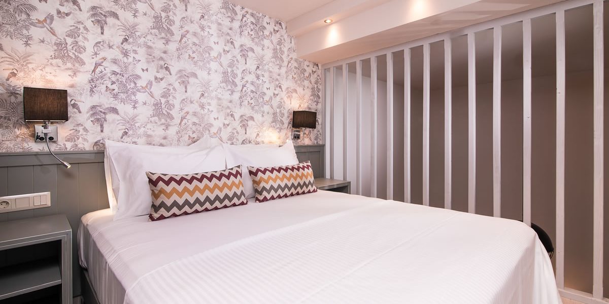 Hotel Neikos Mediterraneo loft suite soba.jpg