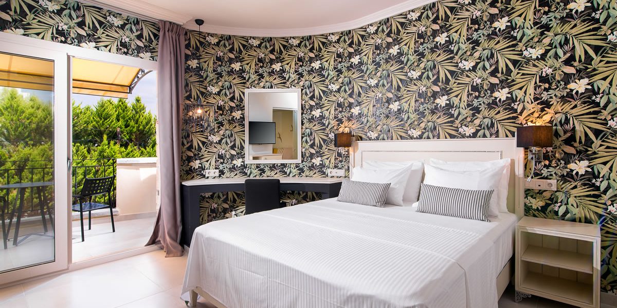 Hotel Neikos Mediterraneo senior suite.jpg