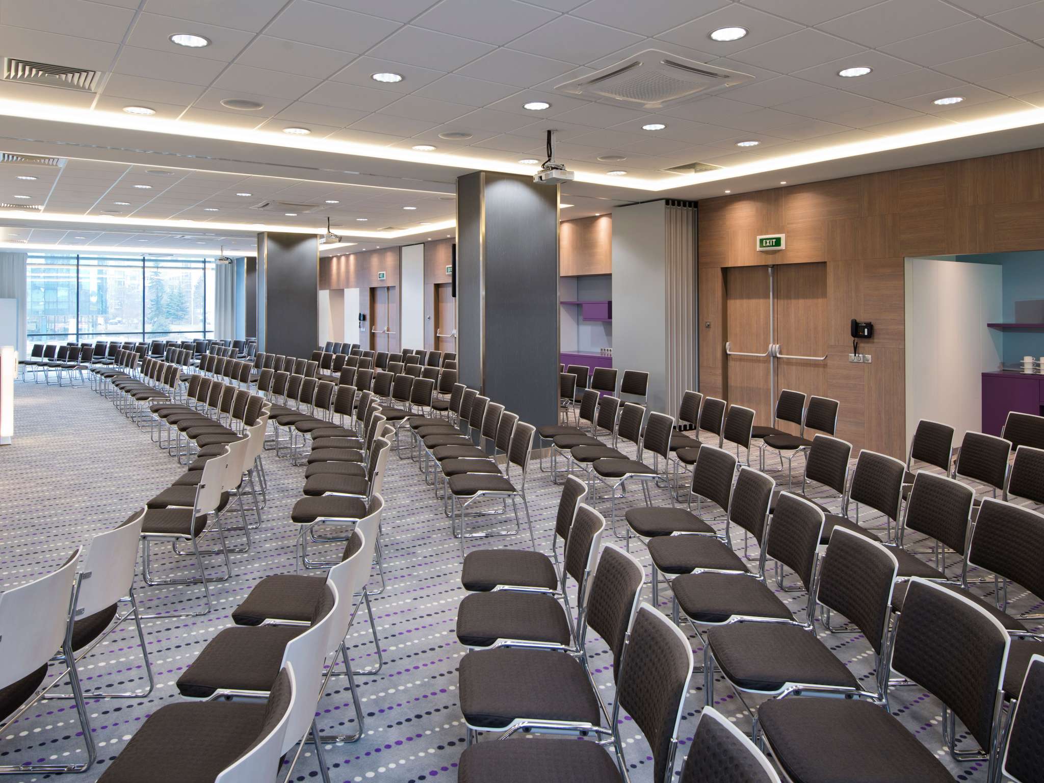 Novotel Sofia-Konferencijska sala.jpg
