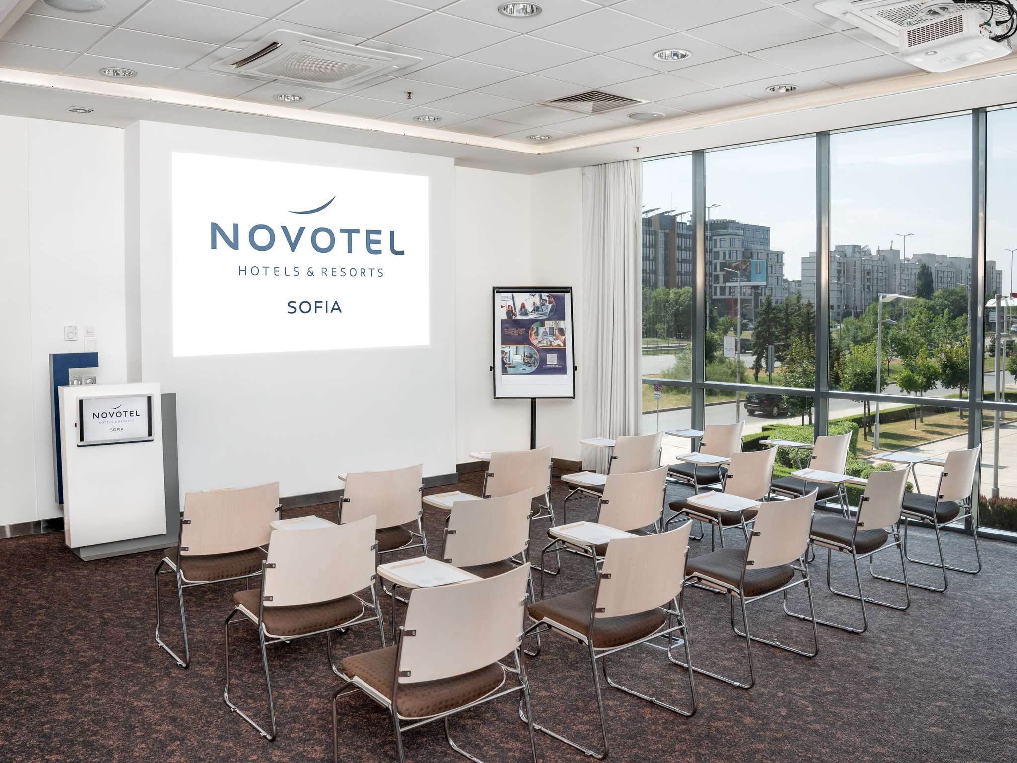 Novotel Sofia-Sala za sastnake.jpg
