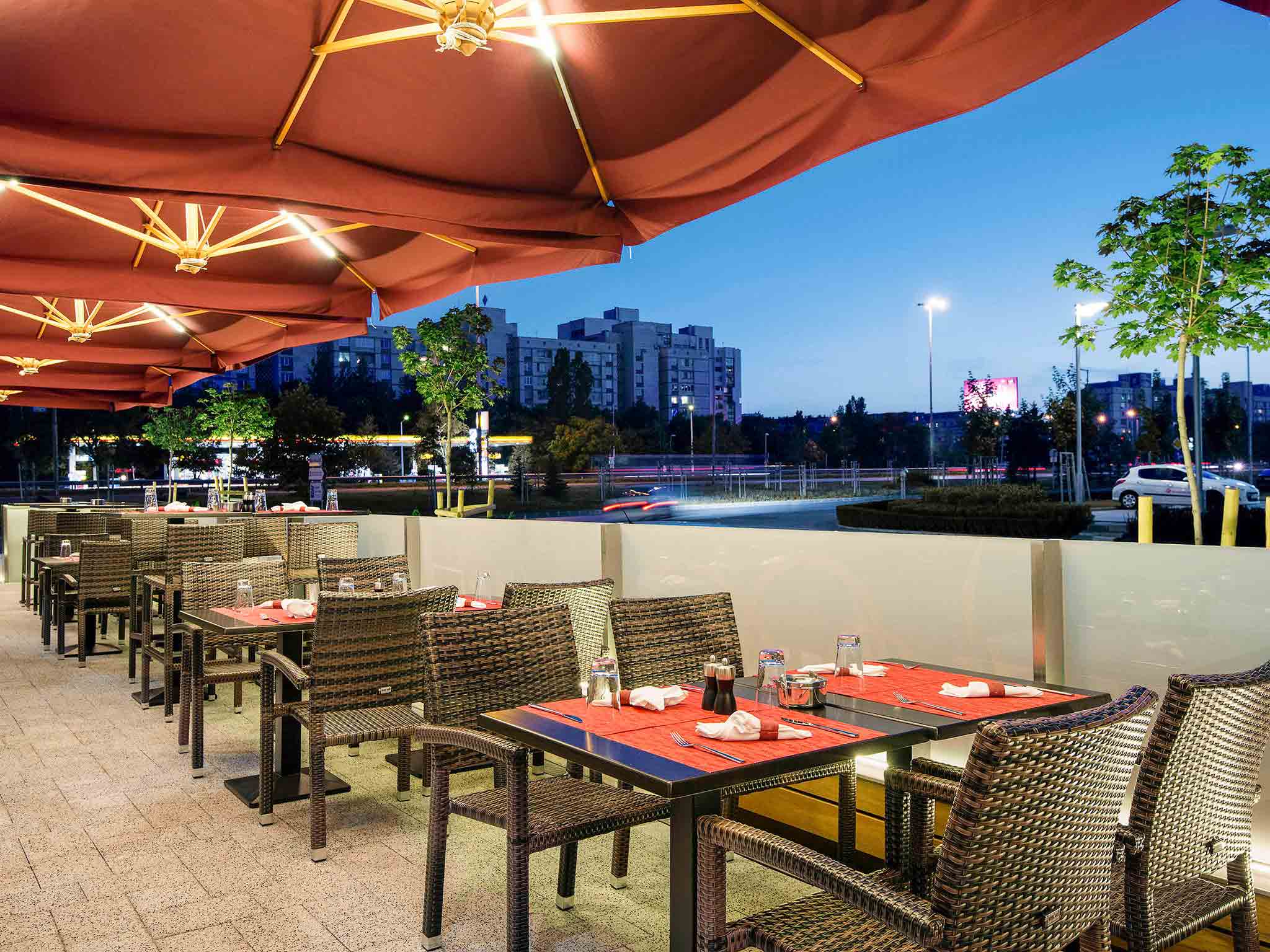 Novotel Sofia-Terasa restorana.jpg