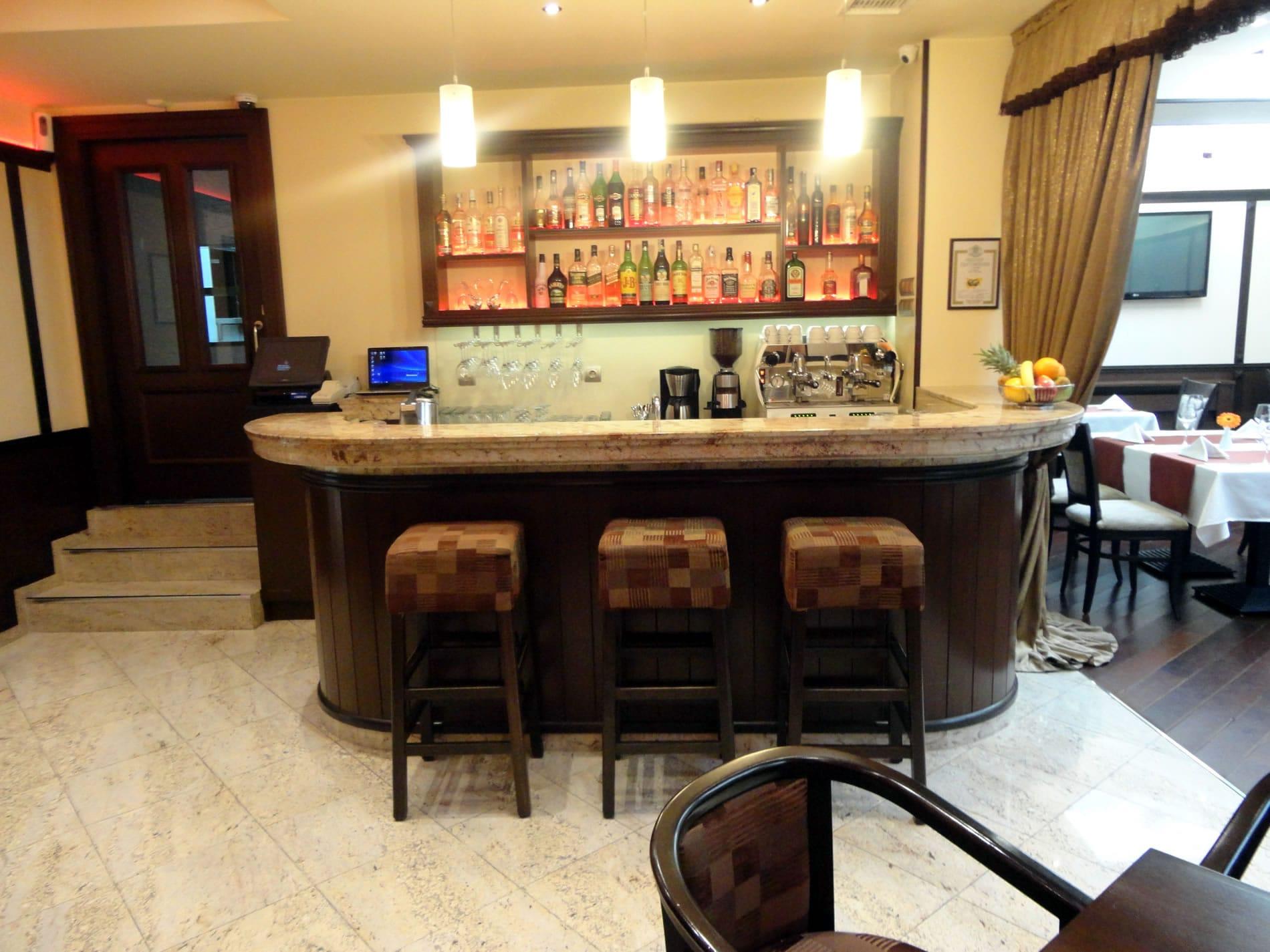 Favorit Hotel-Bar.jpg