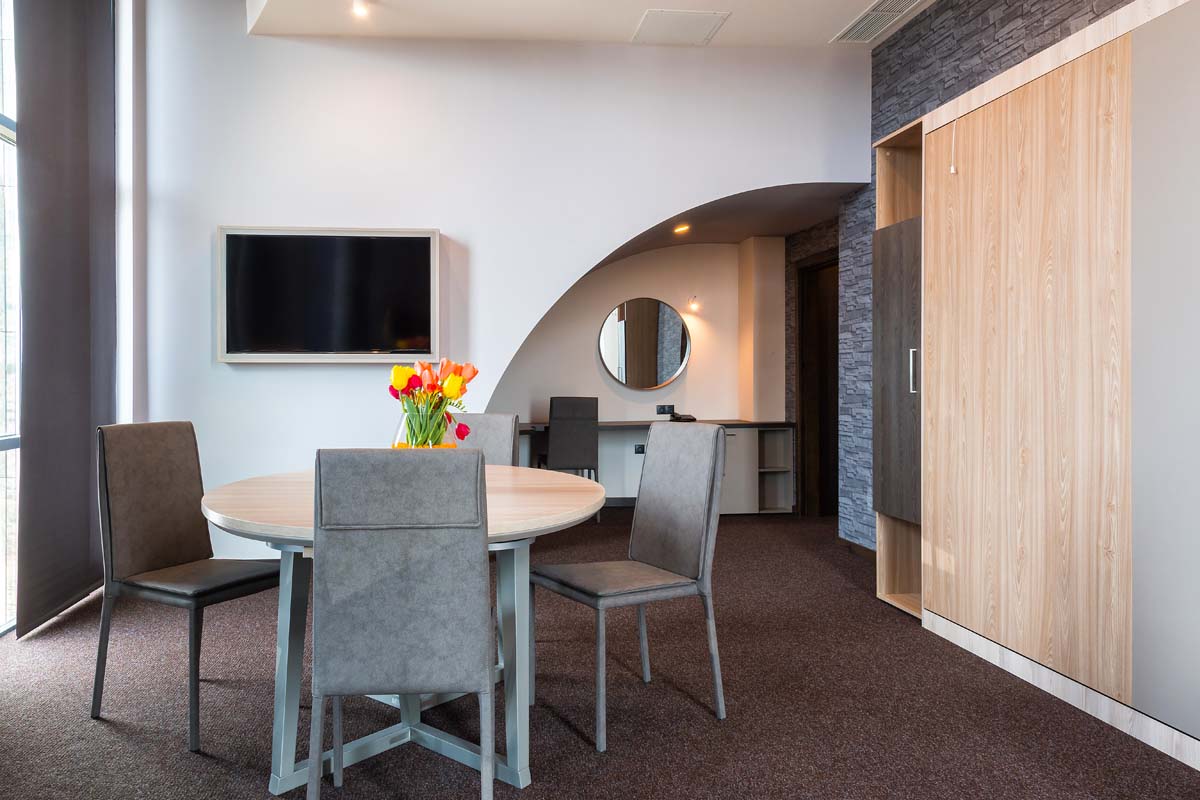 Hotel Budapest-Dvosoban penthouse Suite.jpg