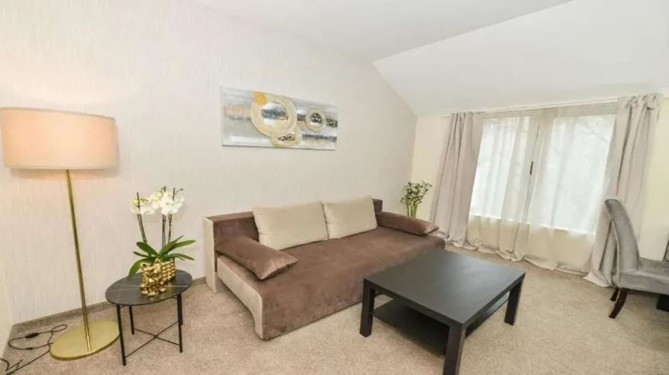 Best Western Art Plaza Hotel-Suite.jpg