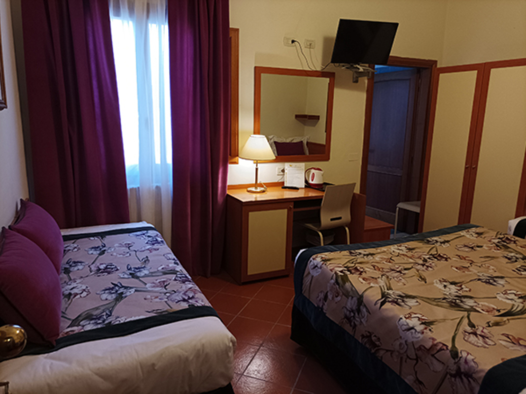 Hotel Maxim Axial economy soba.jpg