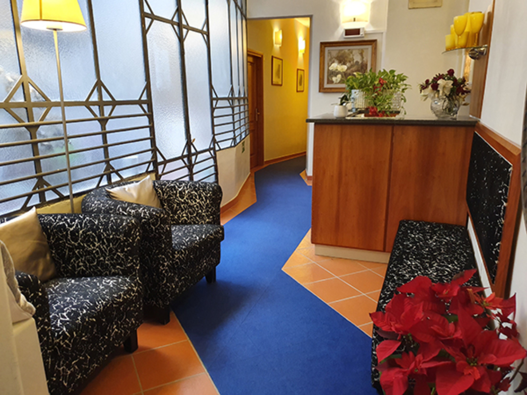 Hotel Maxim Axial rececija.jpg