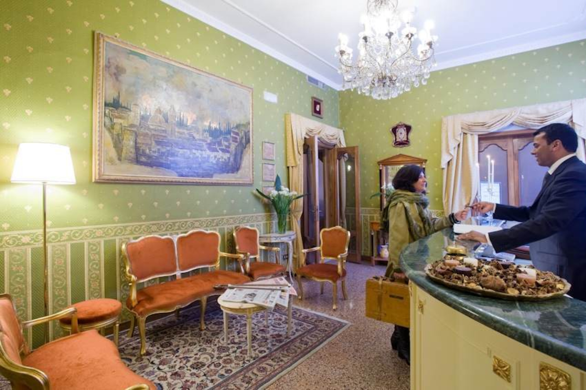 Hotel Silia recepcija.jpg