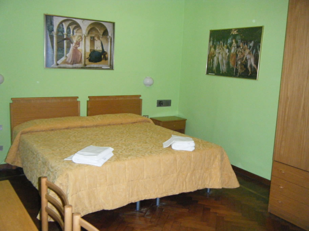 Hotel Lombardia dvokrevetna soba.jpg