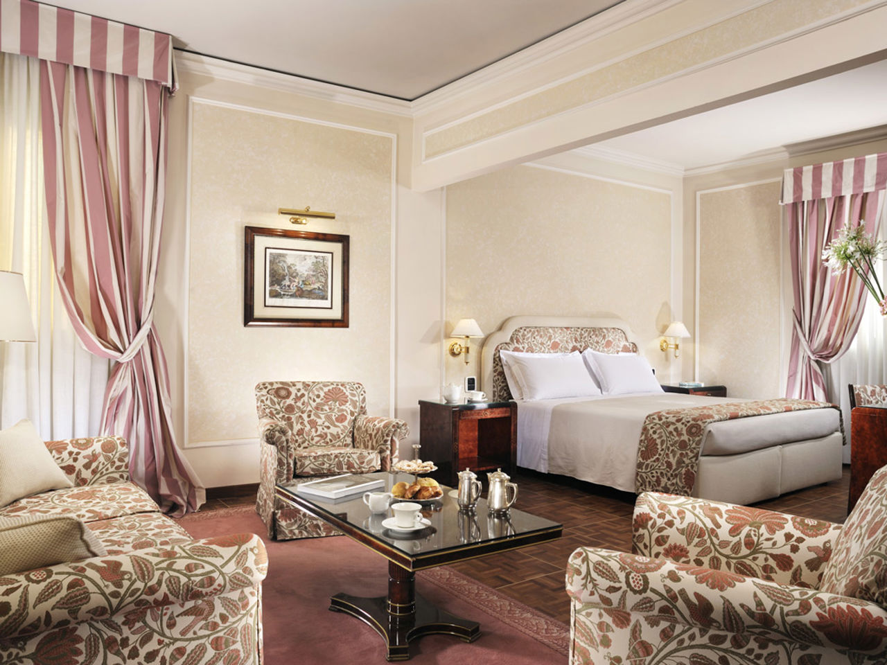 Hotel De la Ville junior suite.jpg