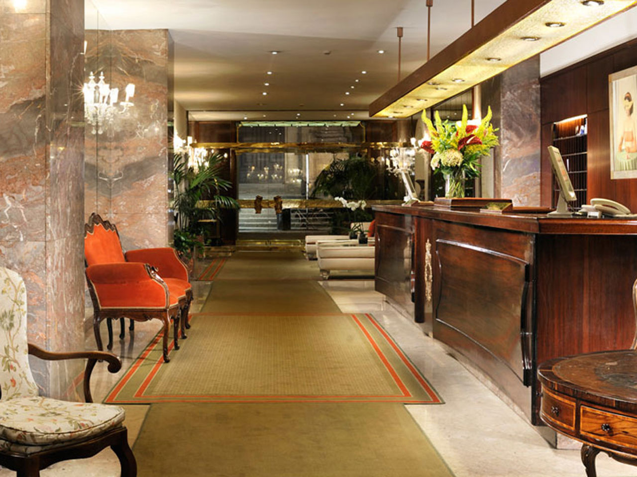 Hotel De la Ville recepcija.jpg