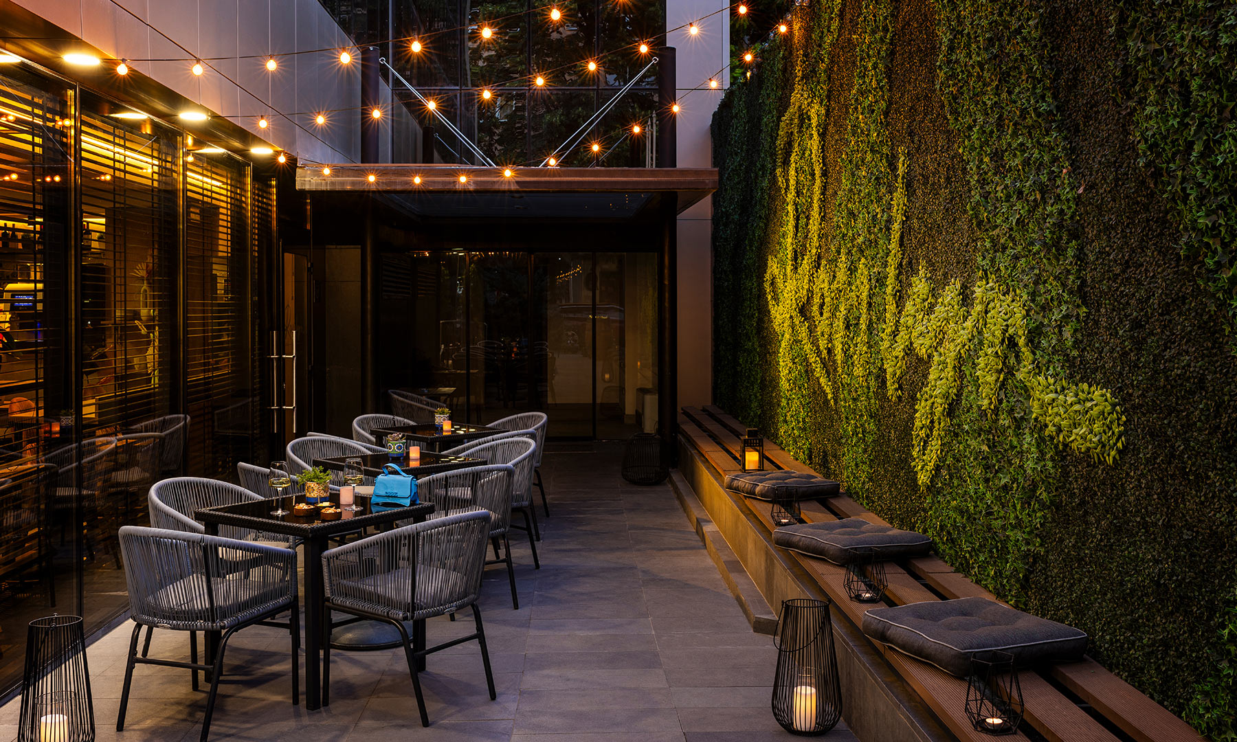 Hotel Rosslyn Thracia-Terasa bara.jpg