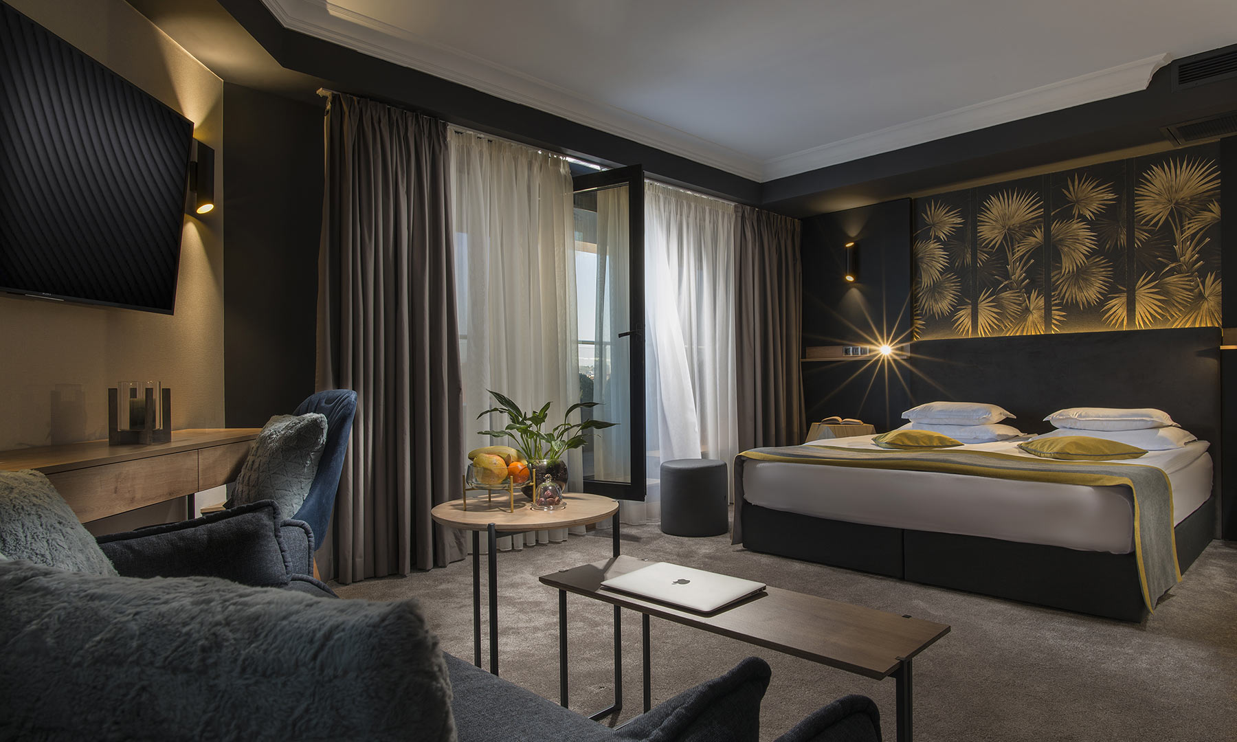 Hotel Rosslyn Thracia-Terrace Suite.jpg