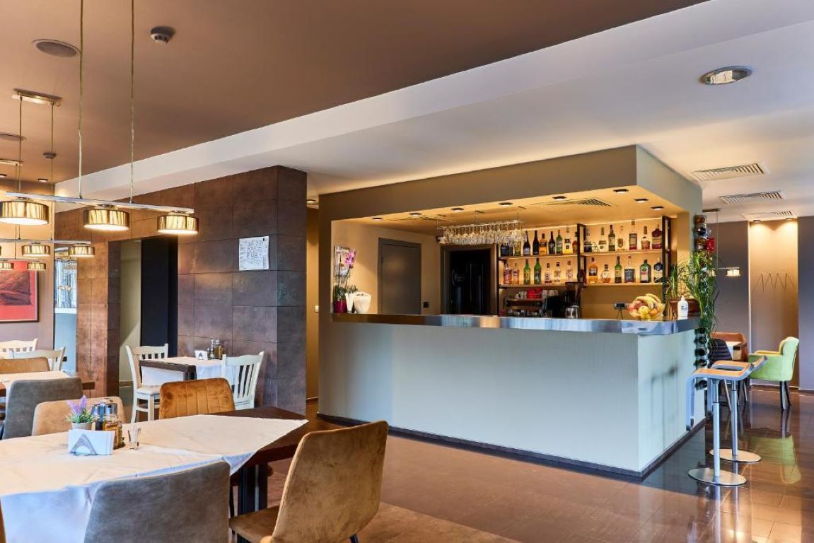 Mone Hotel-Bar.jpg