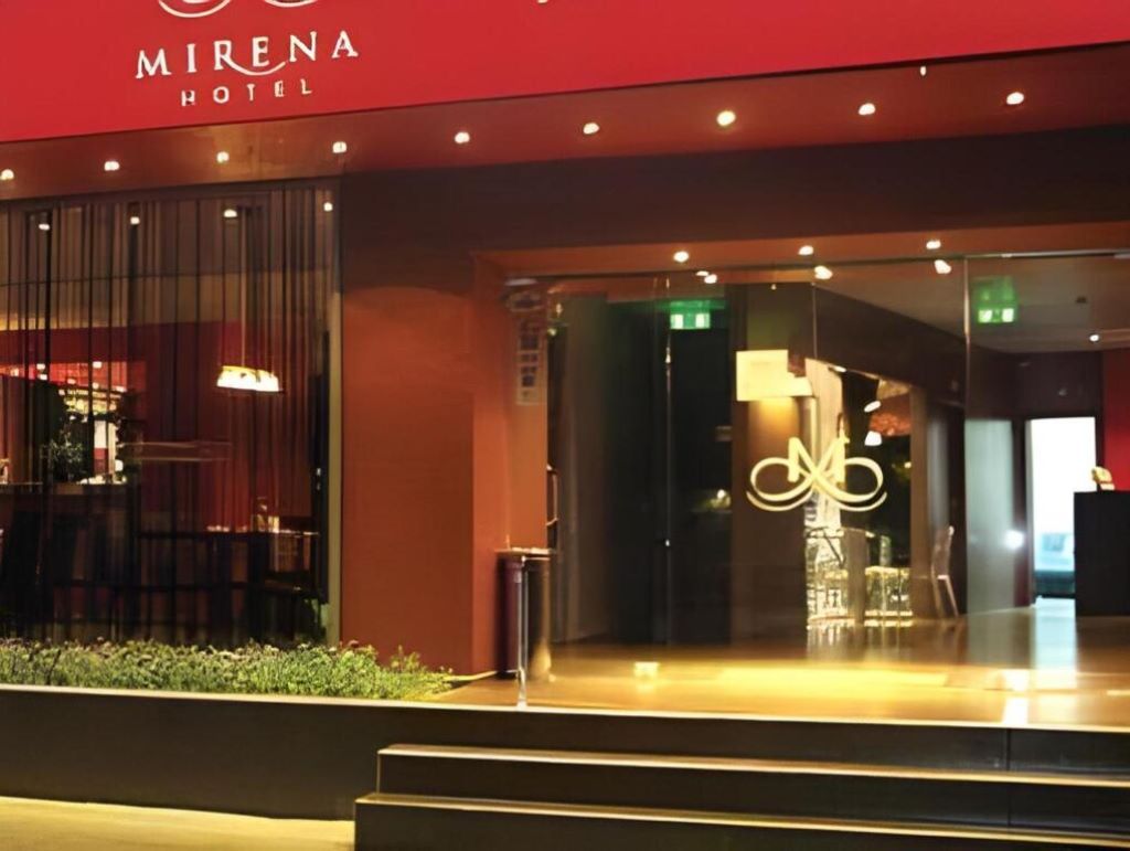 Mone Hotel-Ulaz u hotel.jpg