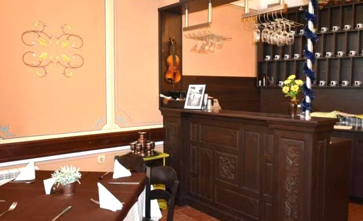 Family Hotel at Renaissance Square-Bar.jpg