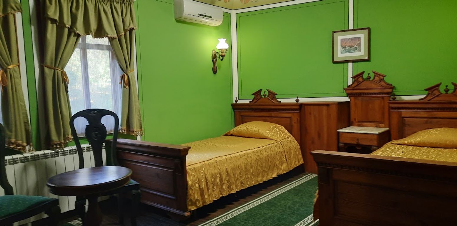 Family Hotel at Renaissance Square-Deluxe Green soba.jpg