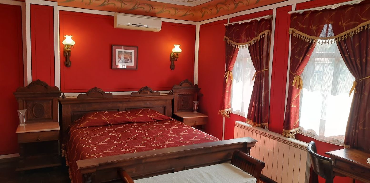 Family Hotel at Renaissance Square-Deluxe Red soba.jpg