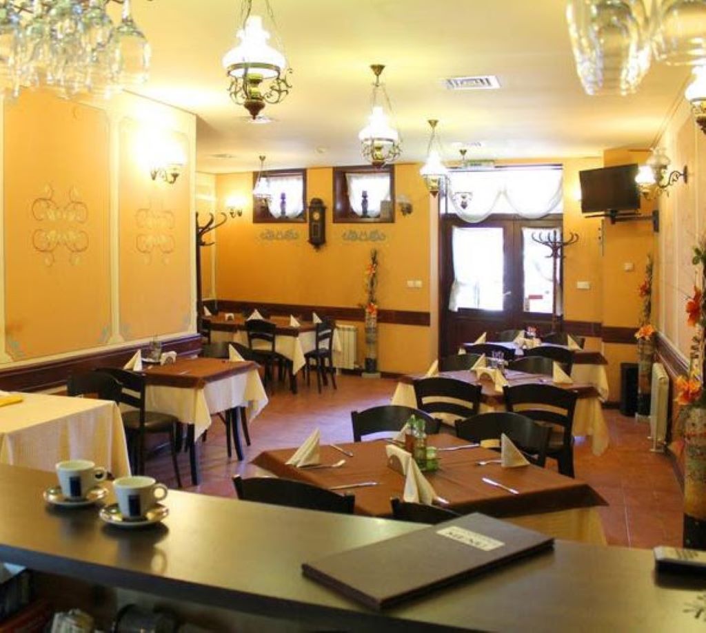 Family Hotel at Renaissance Square-Restoran.jpg