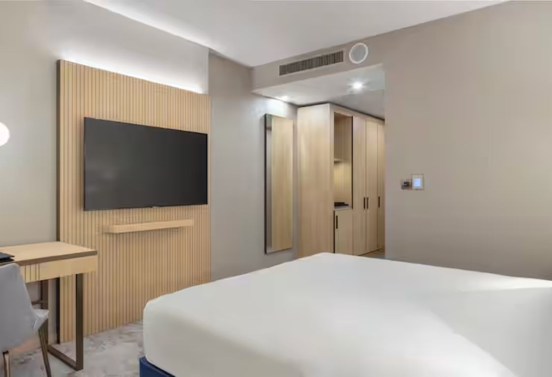 Doubletree by Hilton Plovdiv Centre-Soba za osobe sa invaliditetom.jpg