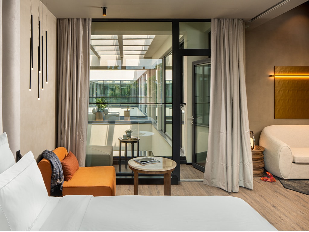 The Emporium Plovdiv MGallery Hotel Collection-Deluxe suite sa balkonom.jpg