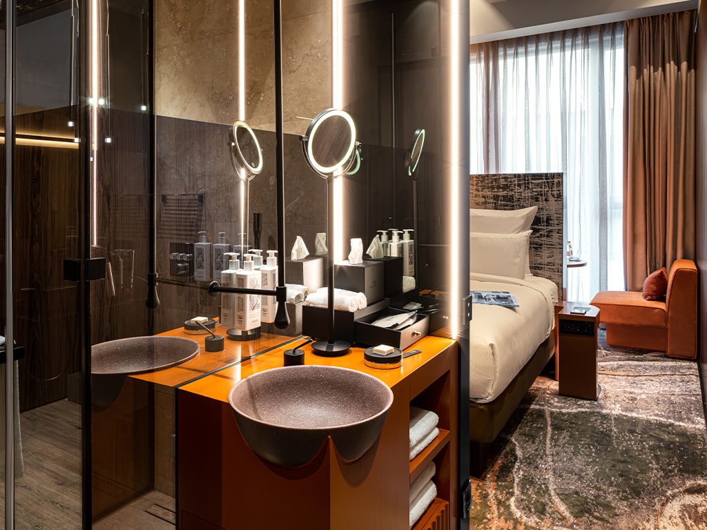 The Emporium Plovdiv MGallery Hotel Collection-Superior soba sa balkonom.jpg
