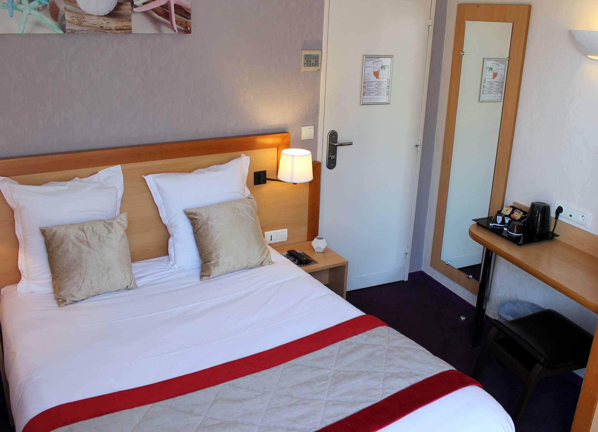Hotel du Chemin Vert Paris-Standardna soba.jpg